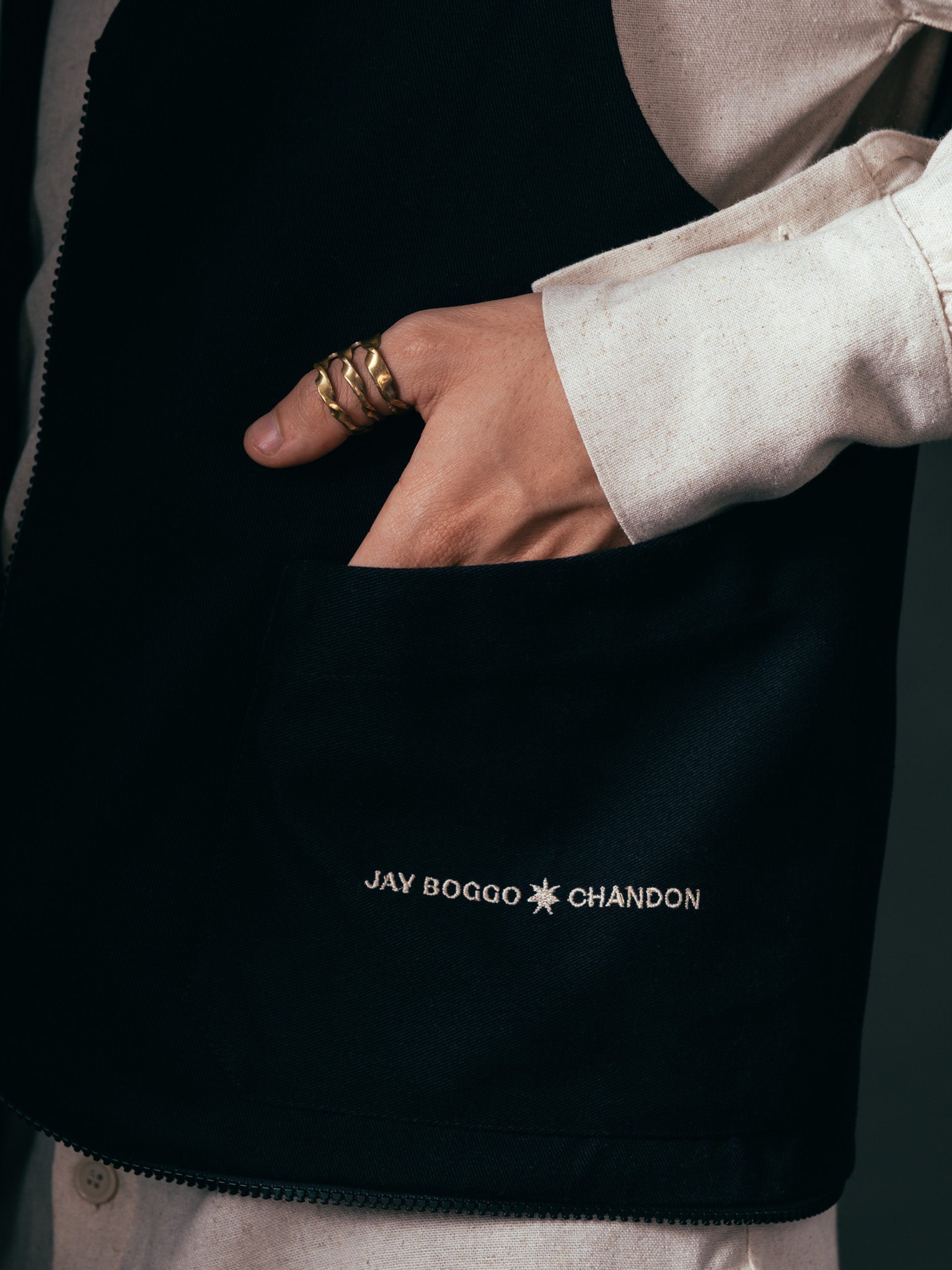 JAY BOGGO X CHANDON - Espaldeira Colete & Winebag