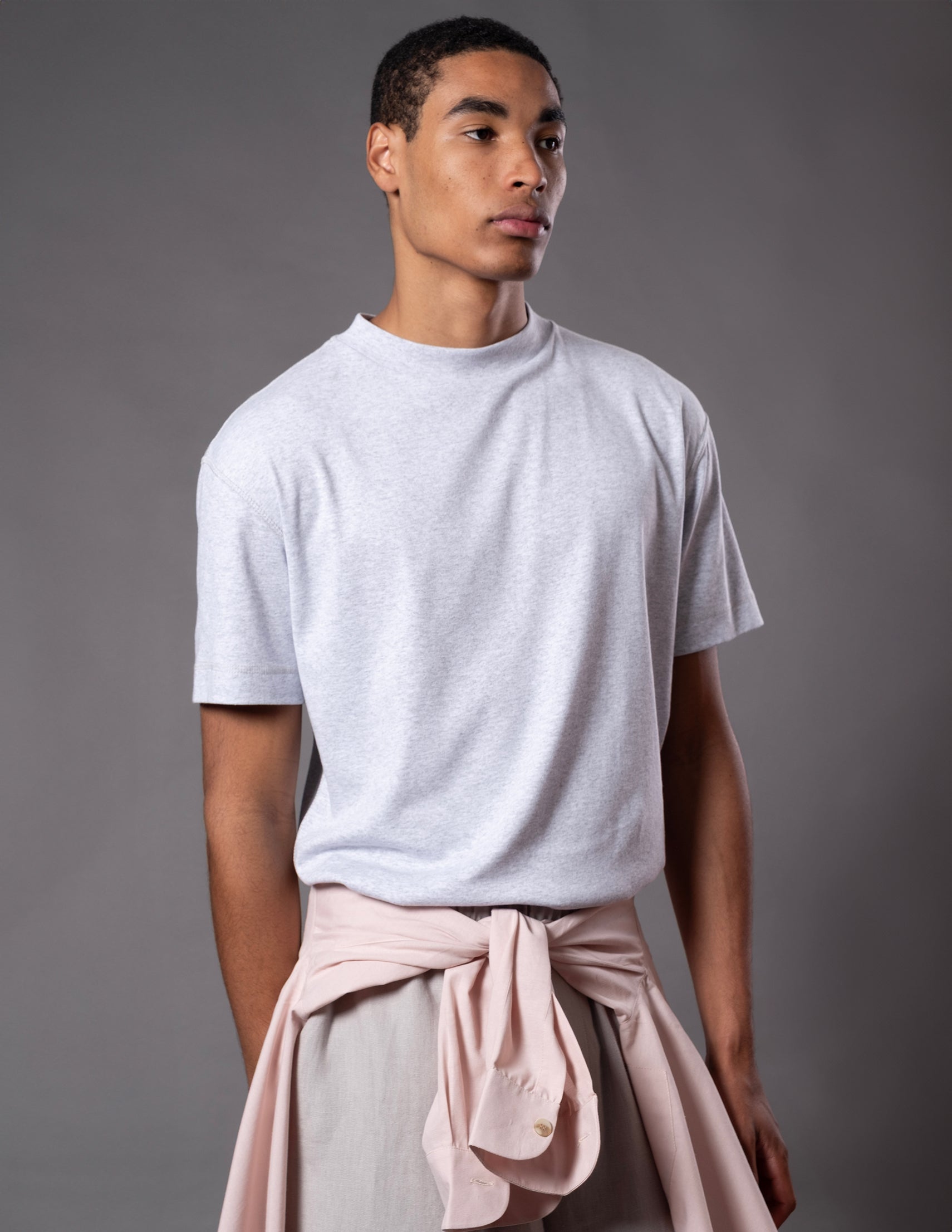 T-SHIRT JOÃO CINZA