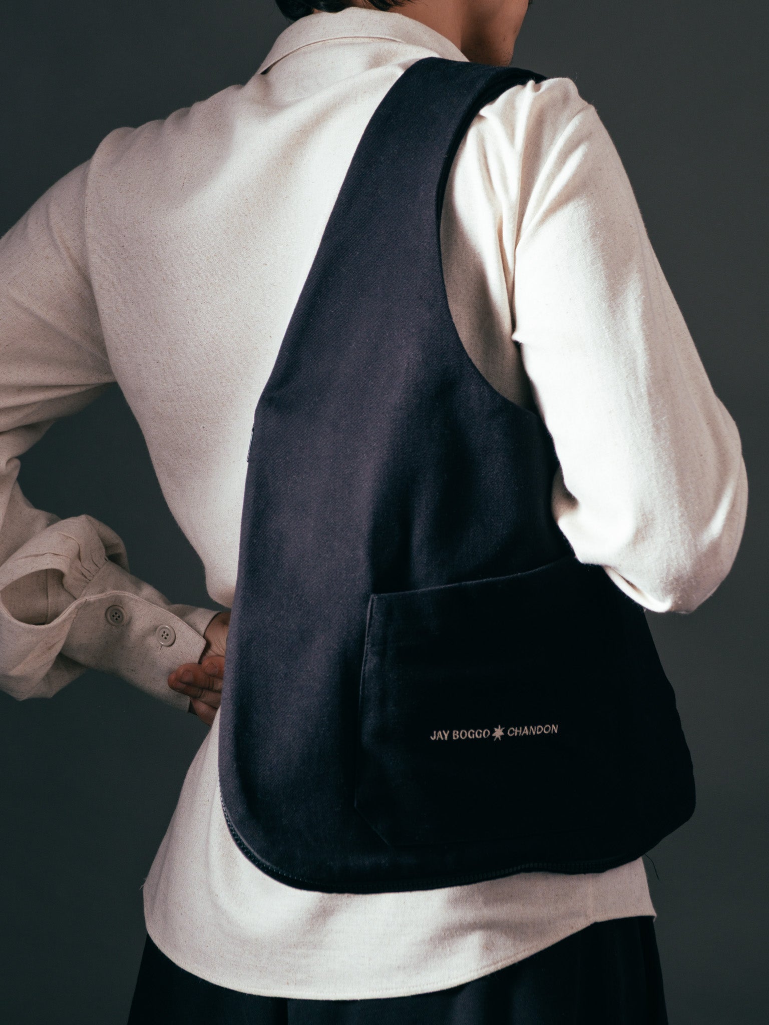 JAY BOGGO X CHANDON - Espaldeira Colete & Winebag