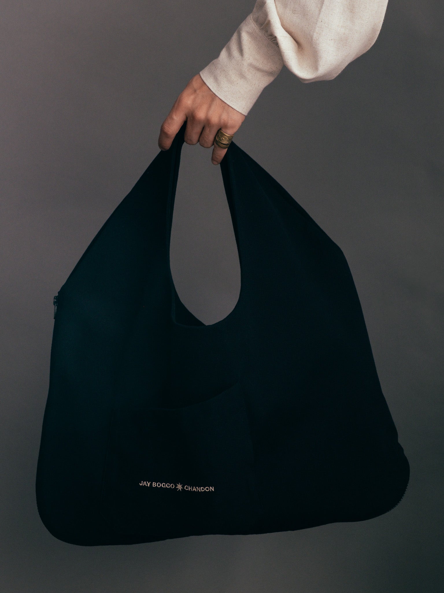 JAY BOGGO X CHANDON - Espaldeira Colete & Winebag